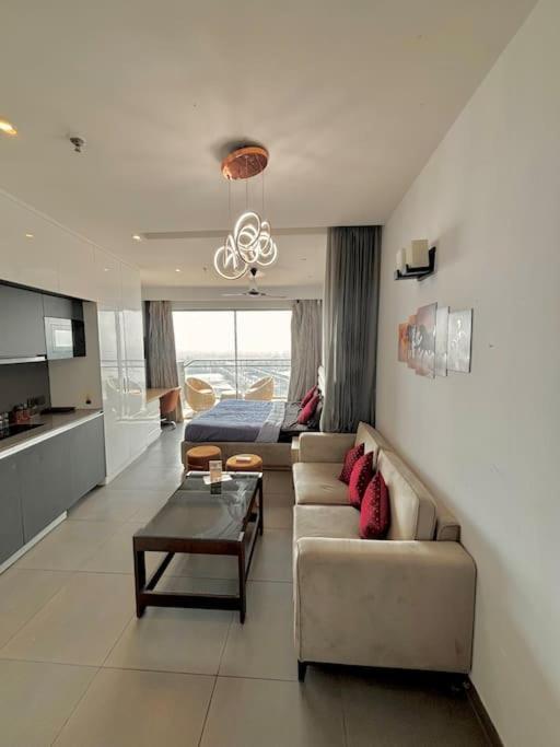 Flat In Noida , Supernova 26th Floor Apartment New Delhi